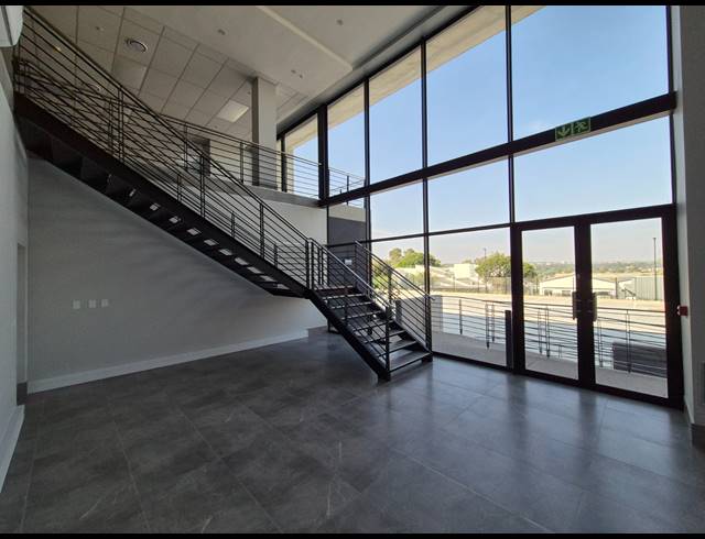 3,150M² WAREHOUSE TO LET IN LINBRO PARK